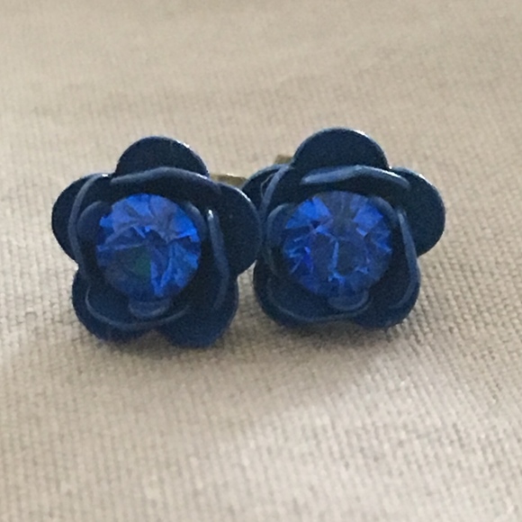 *NEVER WORN* Blue Rose Studs - Picture 3 of 7